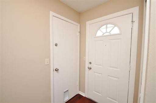 652 Stanford Dr - Photo 2 of 11