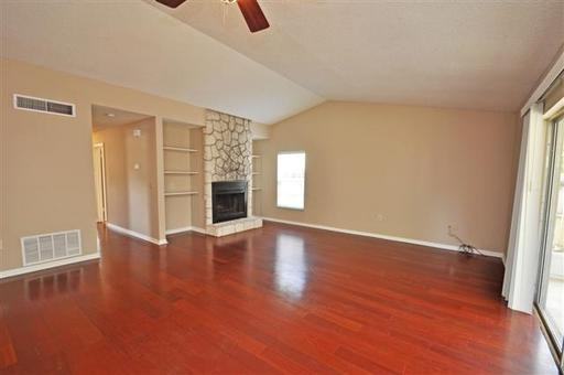 652 Stanford Dr - Photo 3 of 11