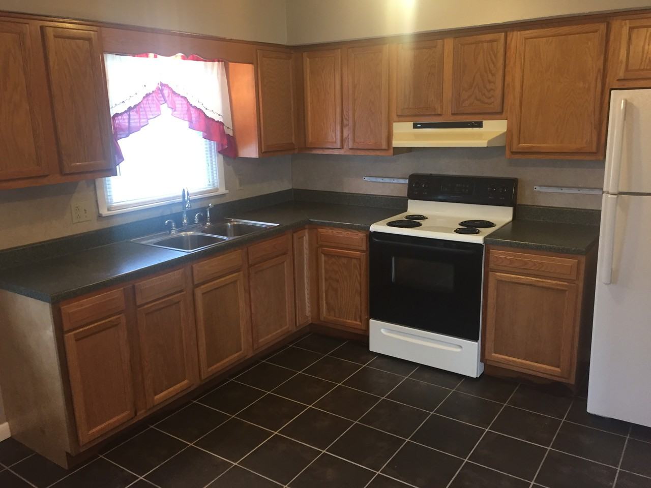 325 Greenbriar Rd - Photo 2 of 10