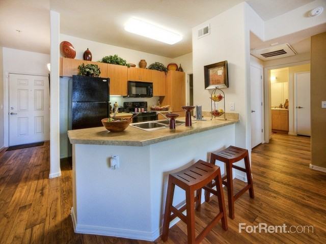 West Town Court - Photo 3 of 8