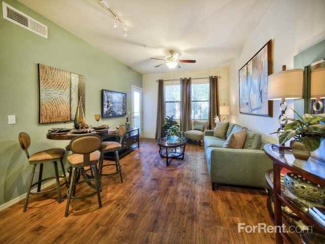 West Town Court - Photo 2 of 8