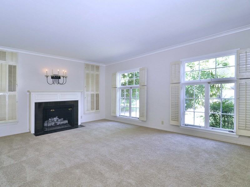 521 S Niagara St - Photo 2 of 12