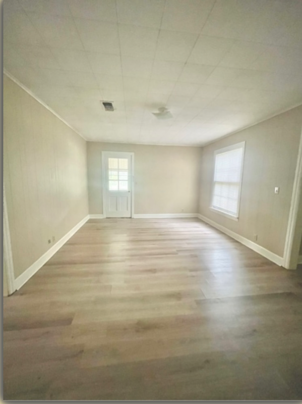 404 Vivion St - Photo 4 of 10