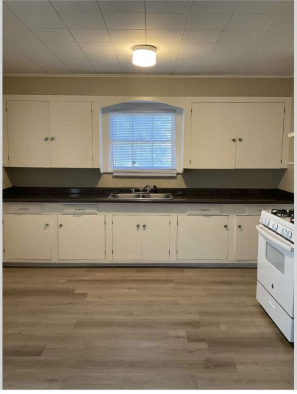 404 Vivion St - Photo 5 of 10