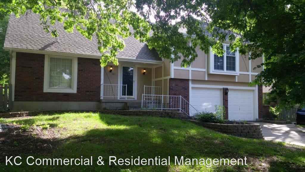 301 Ne Oak Tree Ct - Photo 2 of 18