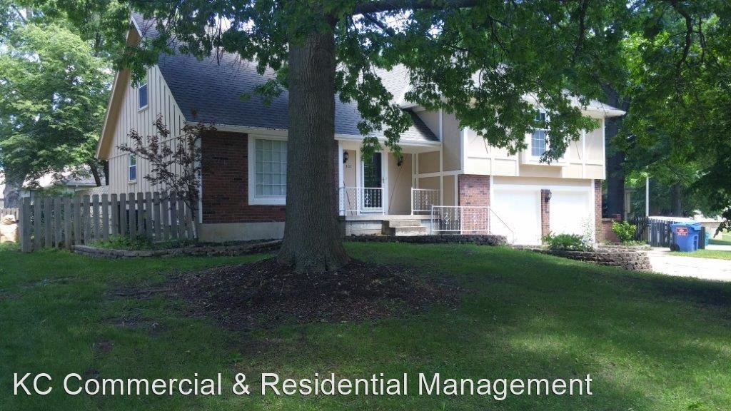 301 Ne Oak Tree Ct - Photo 3 of 18