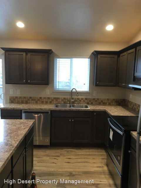 2588-2590 Bobbi Pl - Photo 2 of 14