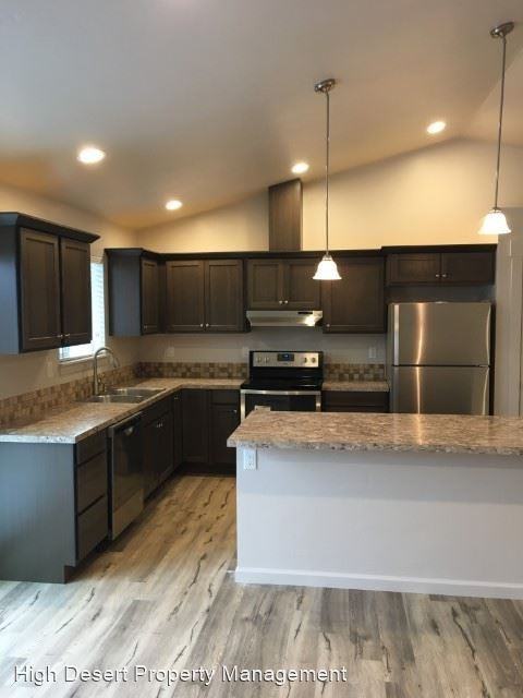 2588-2590 Bobbi Pl - Photo 3 of 14