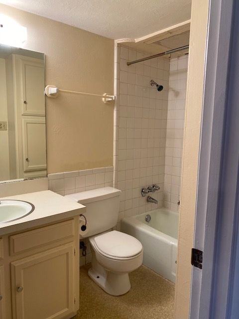 5836 Locke Ave - Photo 4 of 13
