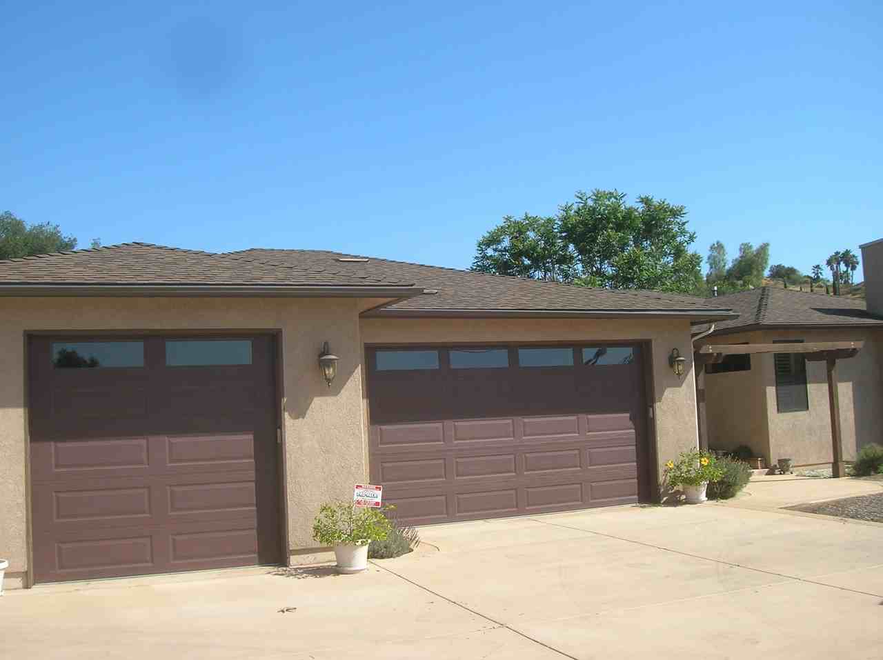 1888 Greenfield Dr - Photo 2 of 32