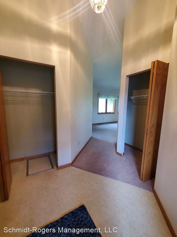 1134 Hemingway Ln - Photo 2 of 21
