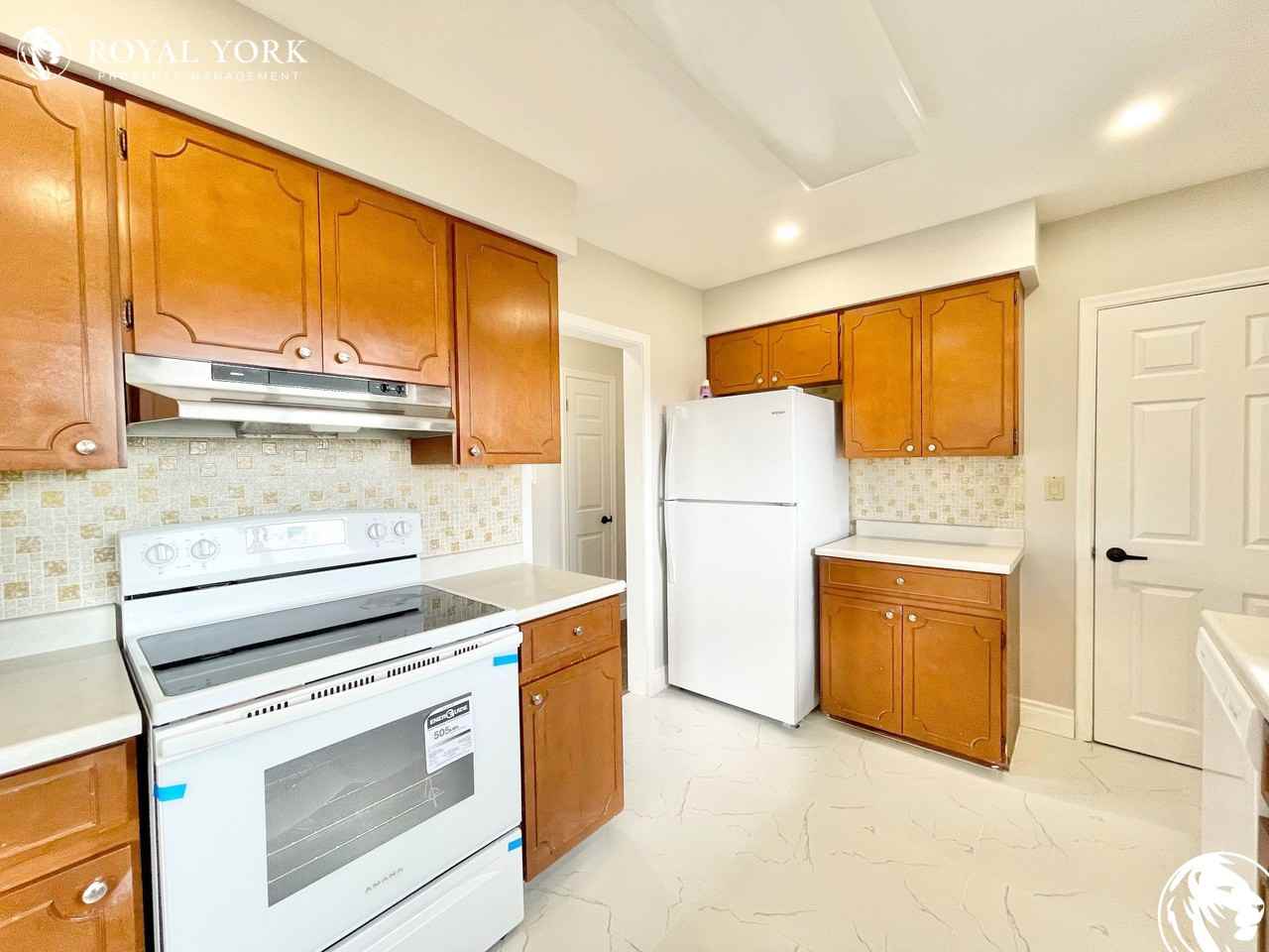 611 Bond St E #1 - Photo 2 of 35