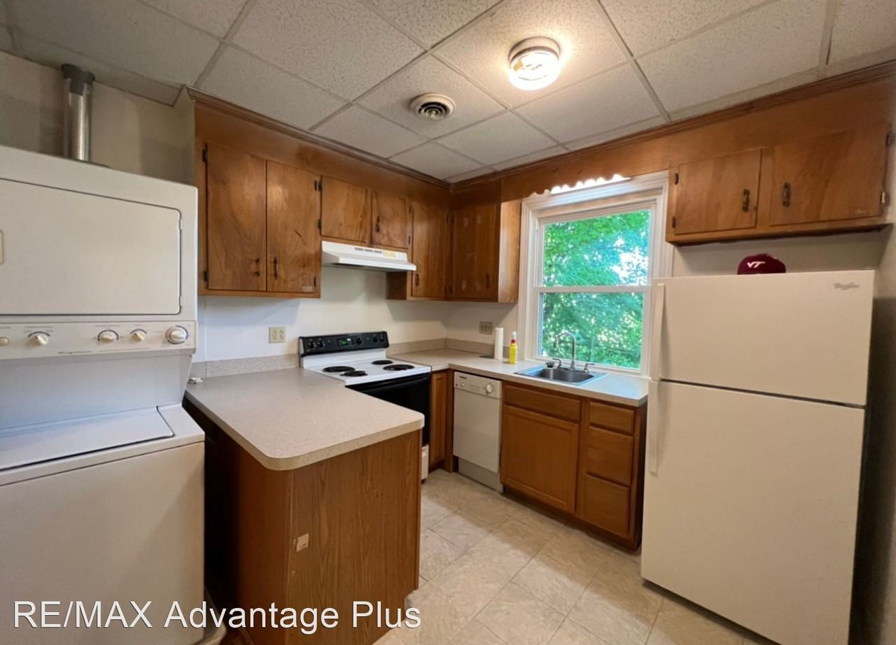 105 N. Bridge St - Photo 3 of 6