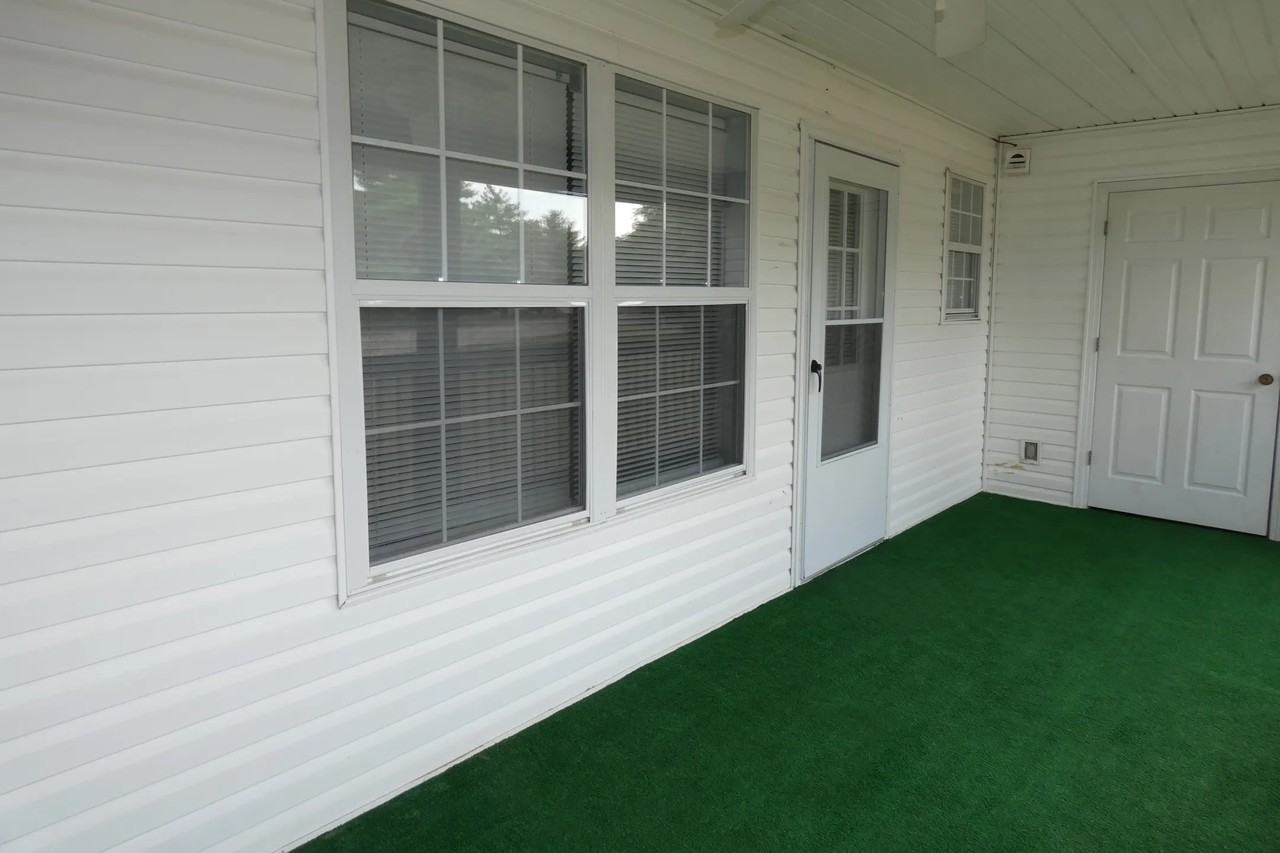 2306 Ne 68th St - Photo 3 of 16