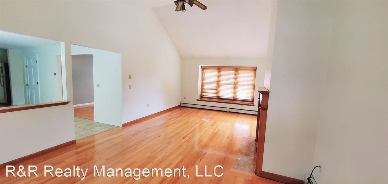 32 Latura St - Photo 3 of 36