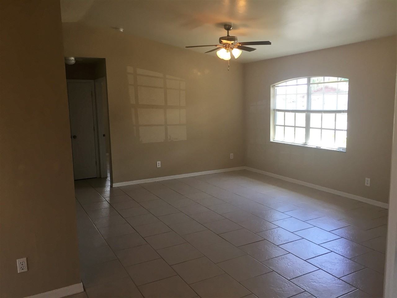 1103 Ridgeway Dr - Photo 4 of 9