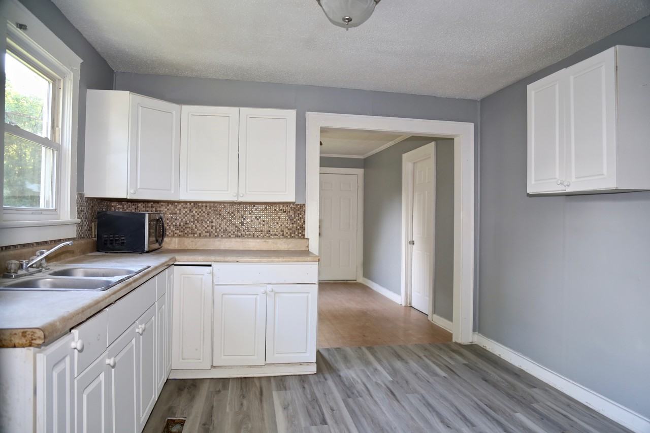 615 Marion St - Photo 2 of 8