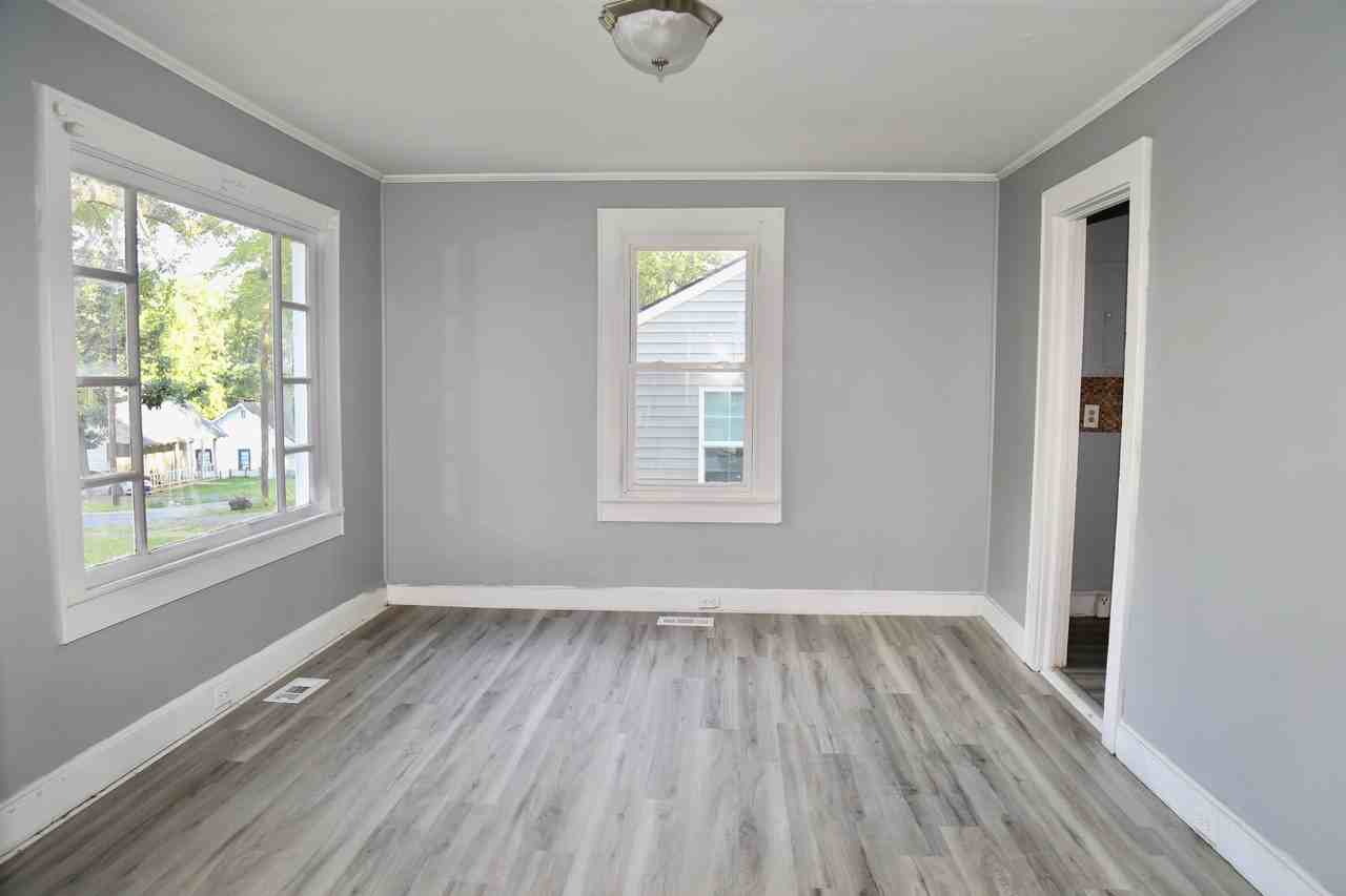 615 Marion St - Photo 3 of 8