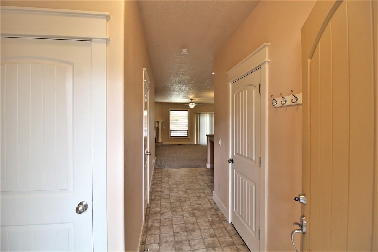 2218 S Dorothy Ave - Photo 2 of 17