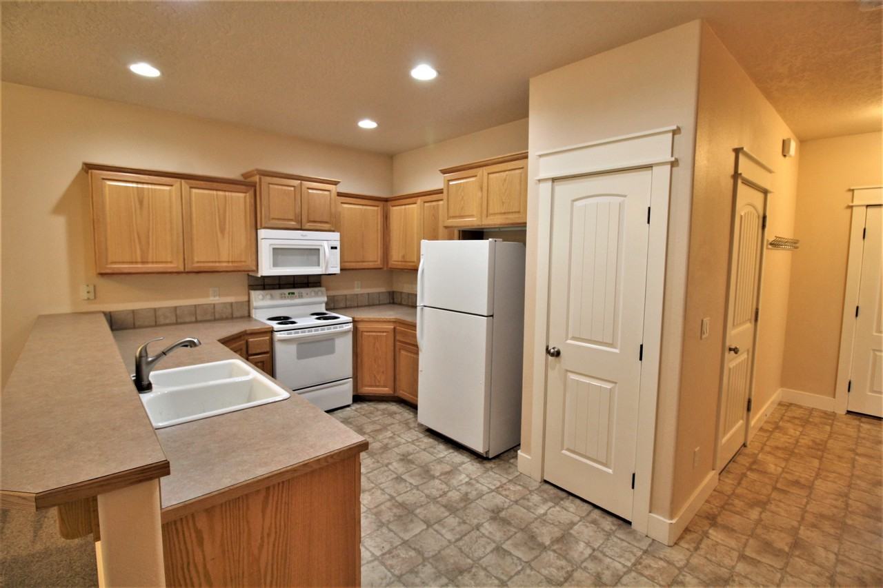 2218 S Dorothy Ave - Photo 3 of 17