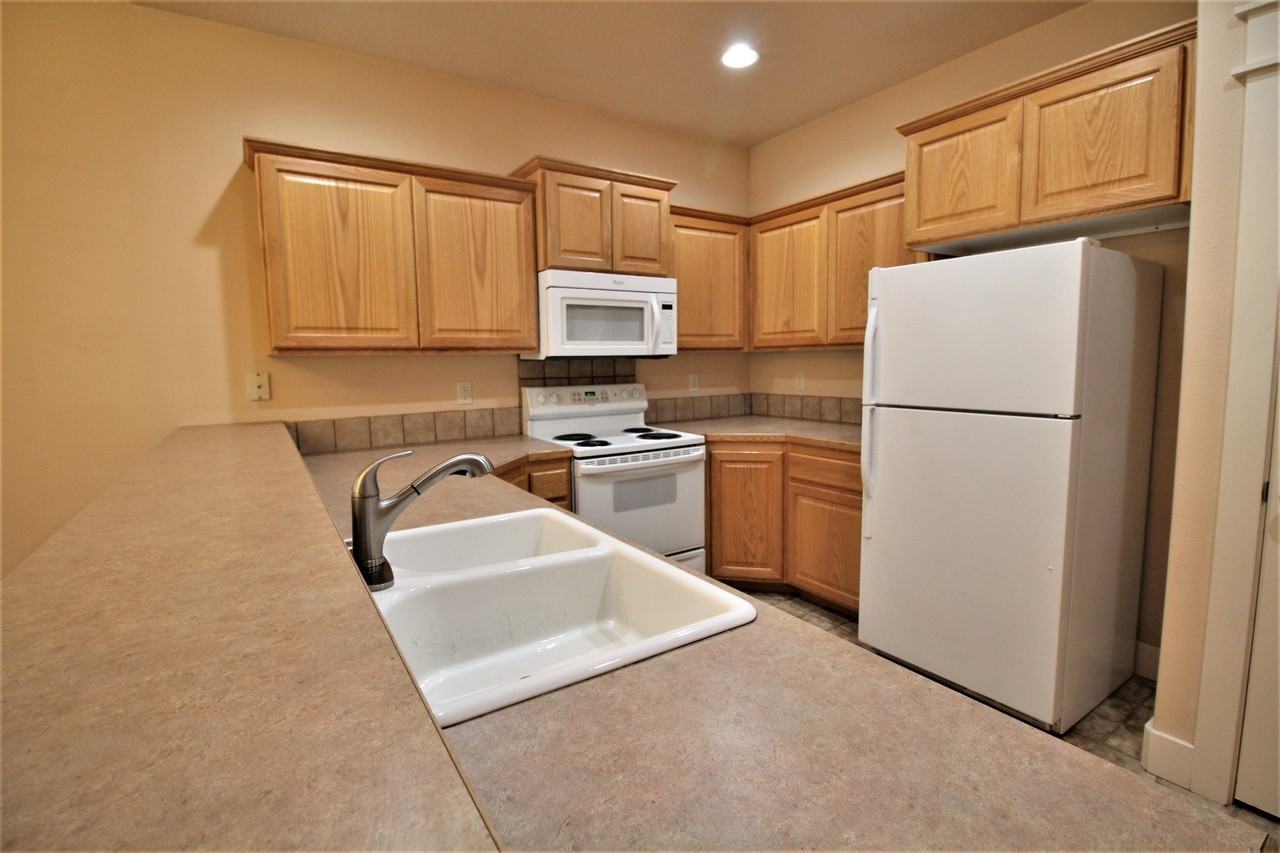 2218 S Dorothy Ave - Photo 4 of 17