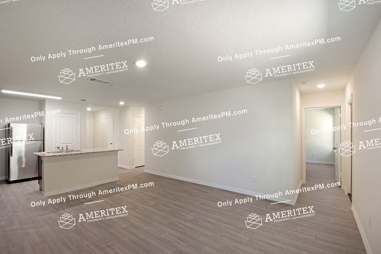 2915 Bourland St - Photo 3 of 17
