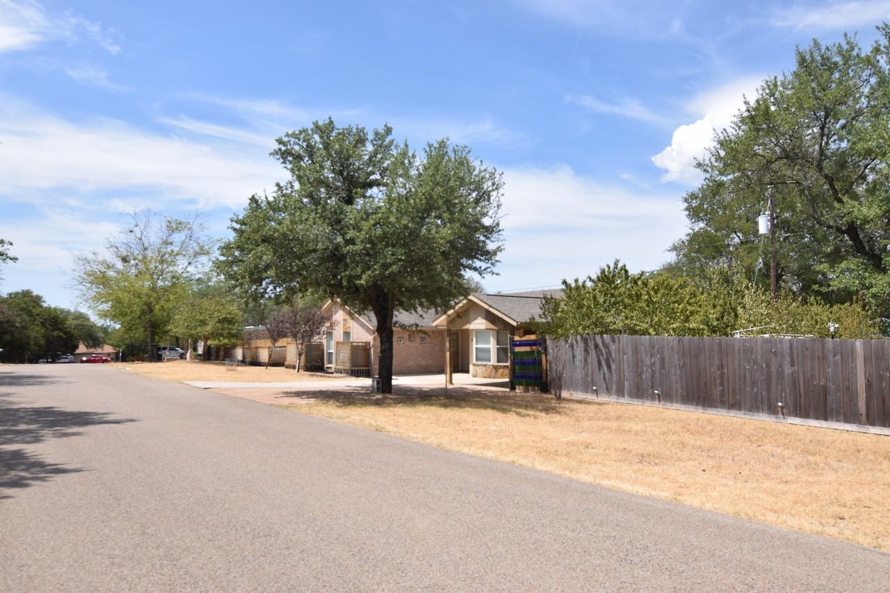 18 S Sherwood Dr - Photo 3 of 23