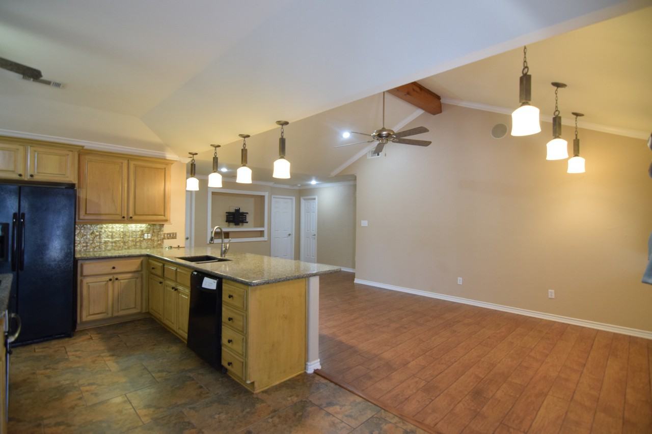 18 S Sherwood Dr - Photo 4 of 23