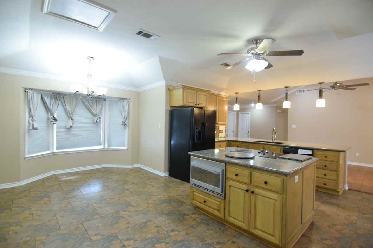 18 S Sherwood Dr - Photo 5 of 23