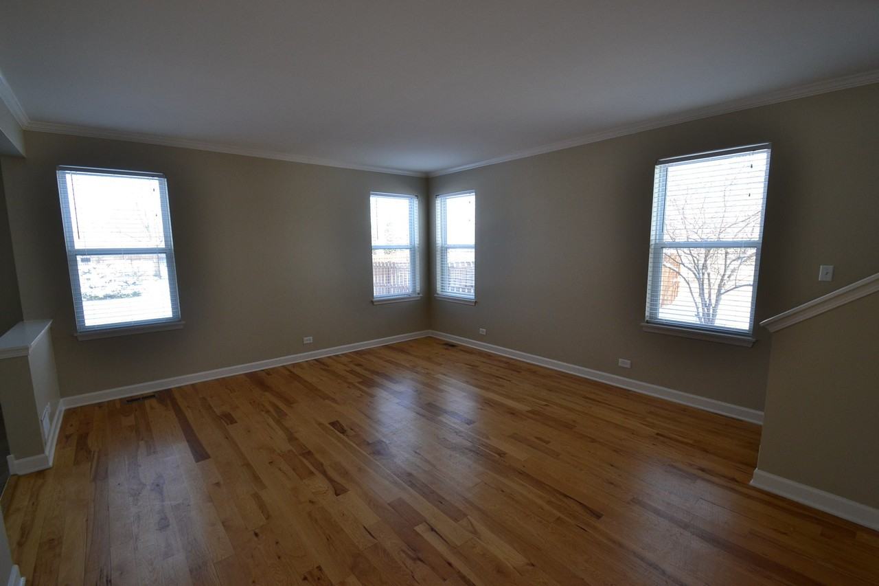 11335 Middletown Ln - Photo 3 of 8