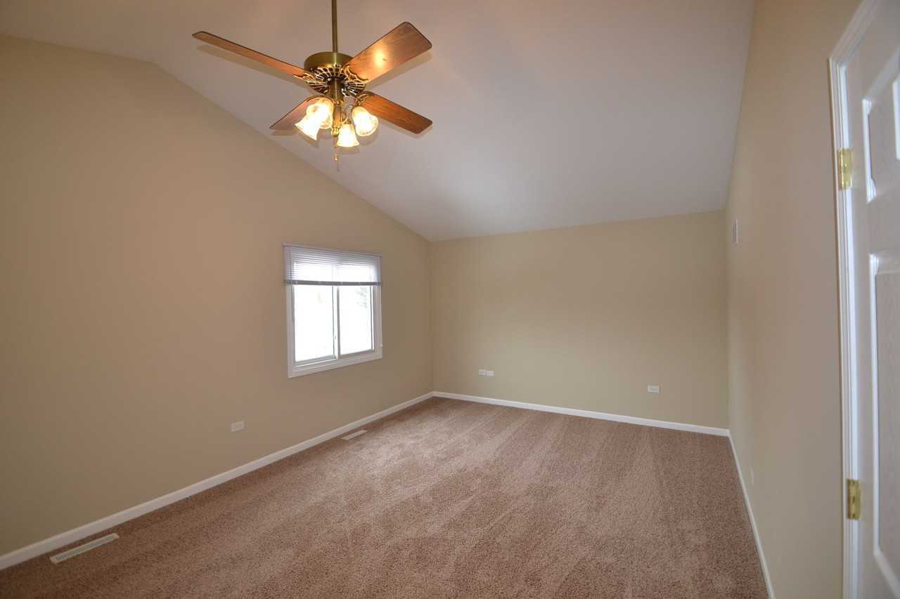 2202 Rolling Ridge Ln - Photo 2 of 11