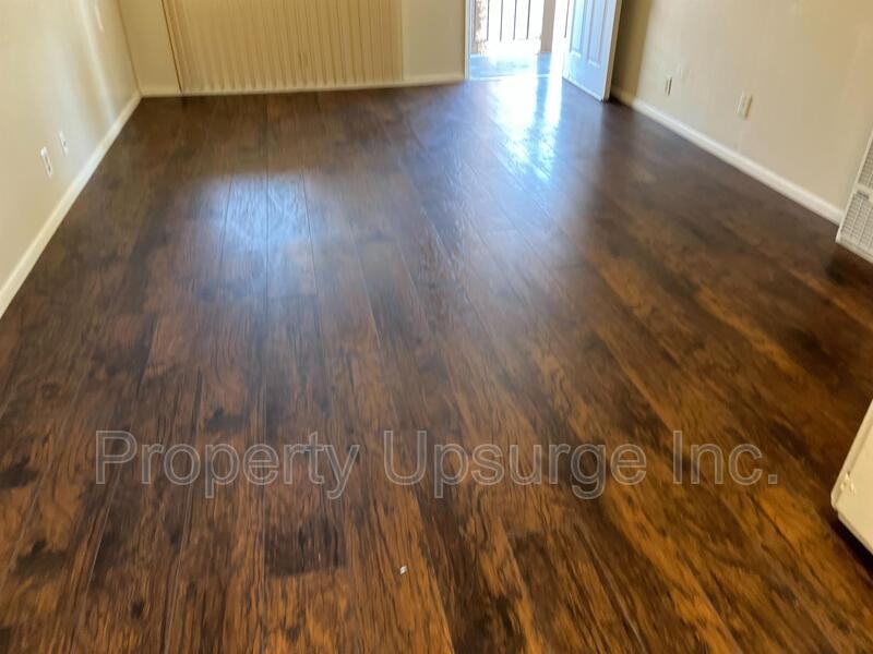 1558 Bridge St #10 - Photo 6 of 13