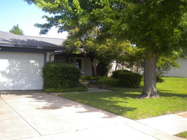 2120 Hurstview Dr - Photo 2 of 17