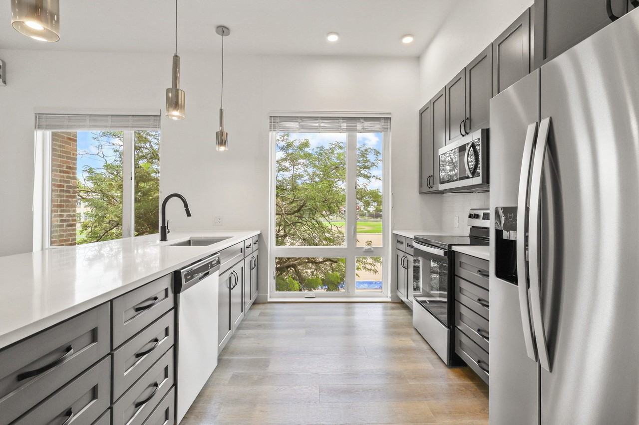 1775 S Pearl - Photo 2 of 19