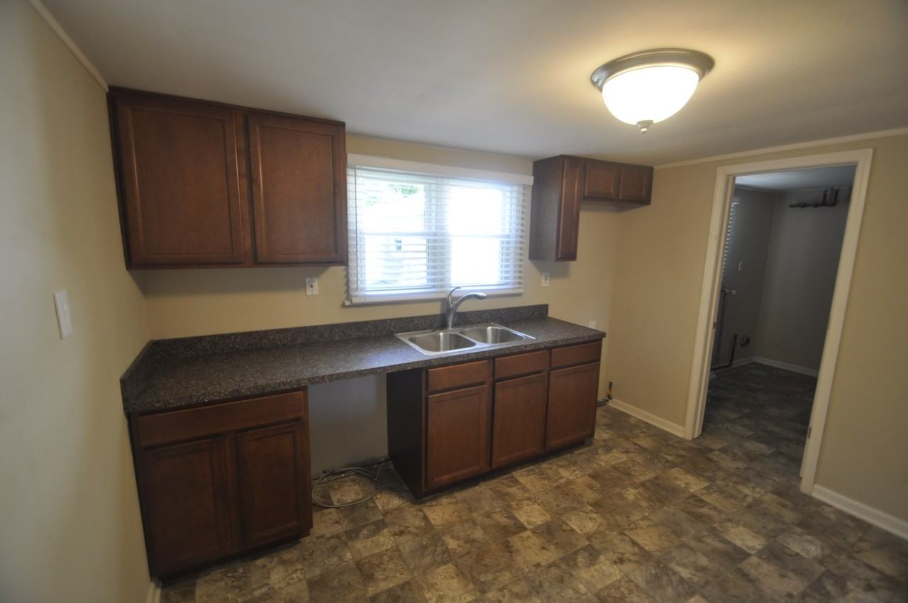 903 S Farnsworth Ave - Photo 2 of 8