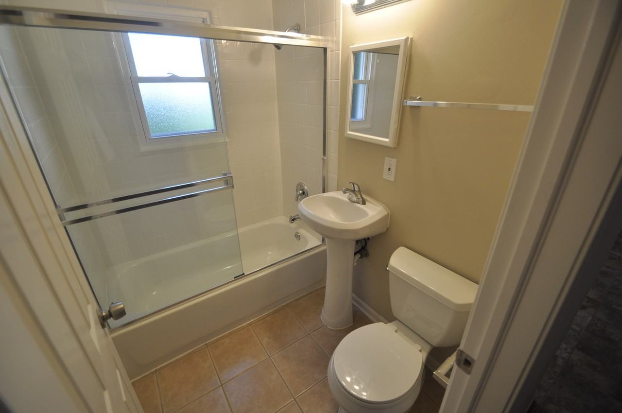 903 S Farnsworth Ave - Photo 3 of 8