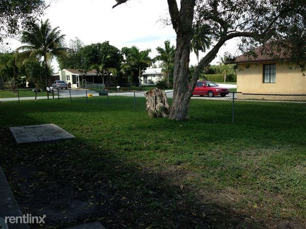 1570 E Breezy Ln - Photo 3 of 10