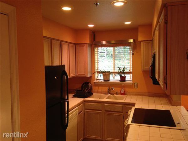 Mercer Park Condos - Photo 2 of 15