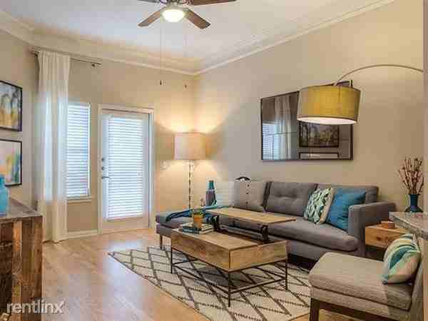 S Heights Blvd Apartments in Washington Ave Memorial Park, Houston