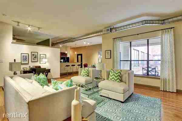 Sabine - Photo 3 of 9