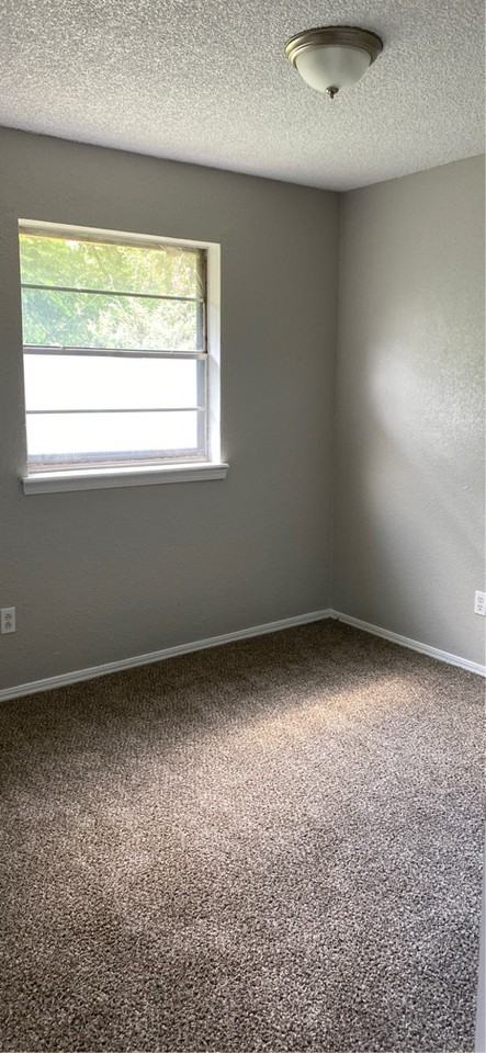 605 Lloyd Ave #1 - Photo 7 of 21