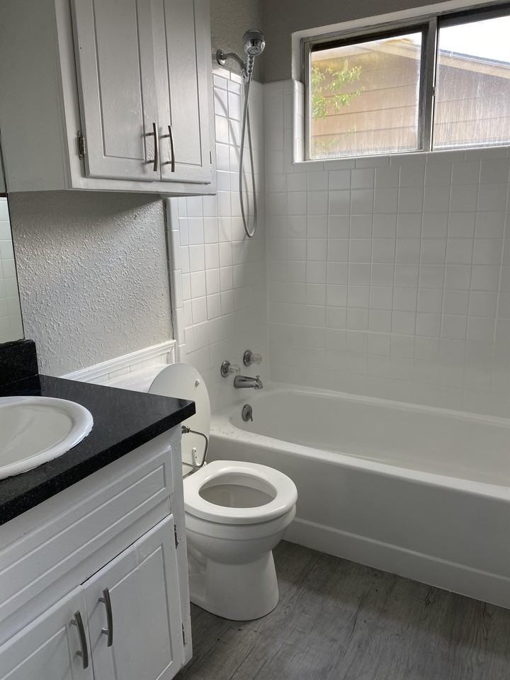 605 Lloyd Ave #1 - Photo 6 of 12