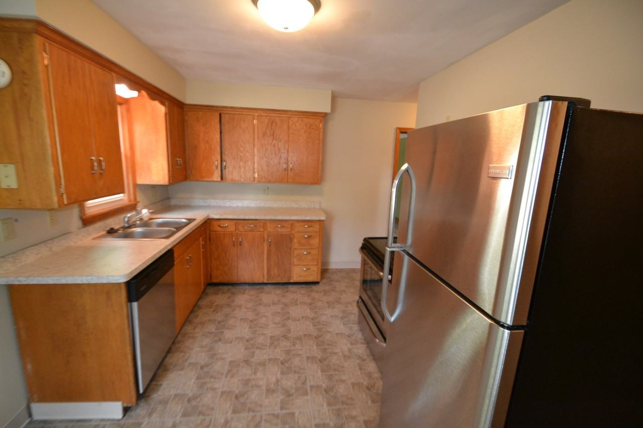 1742 Alta Vista Dr - Photo 3 of 7