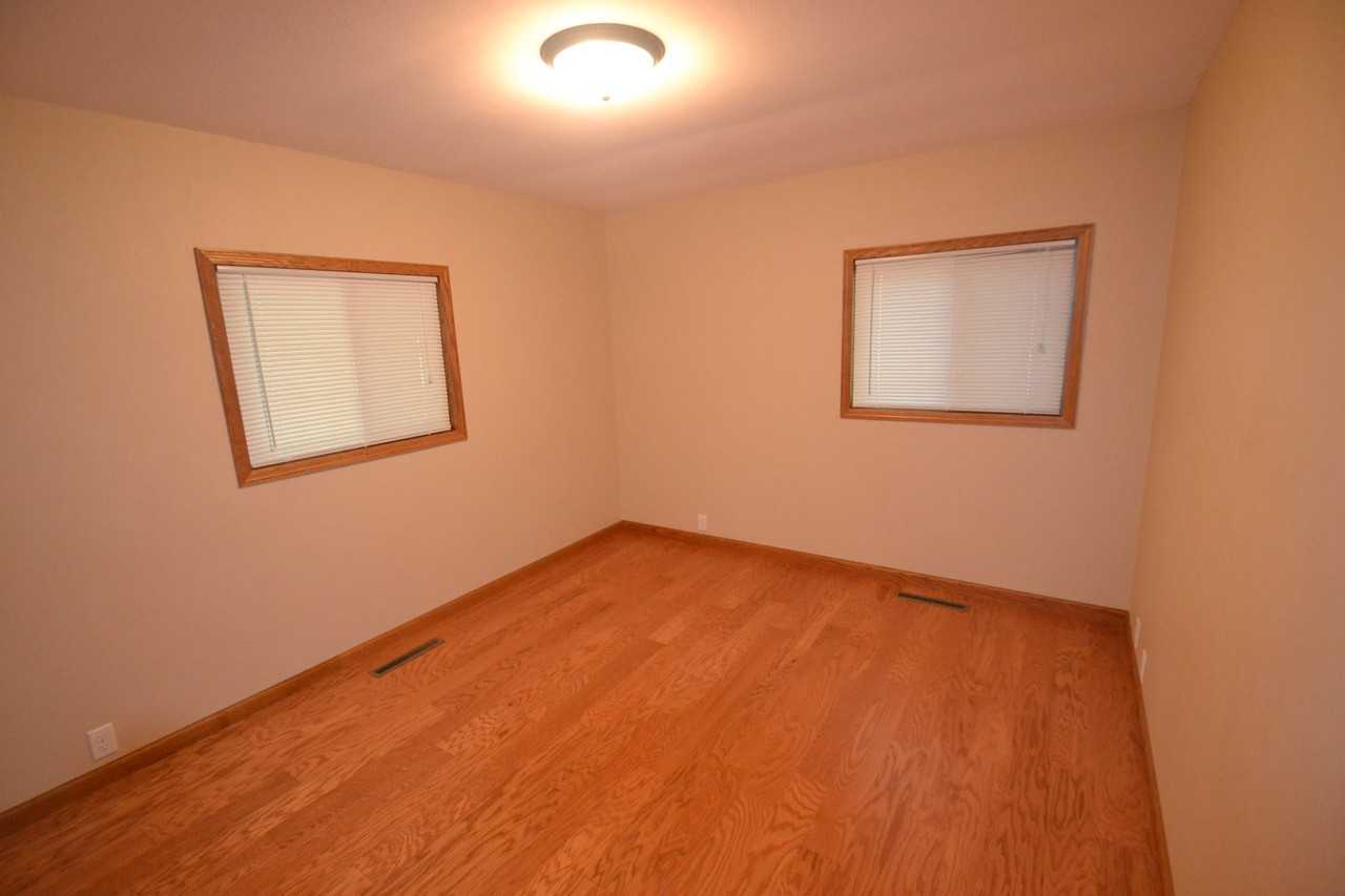 5201 Division Ave - Photo 3 of 9