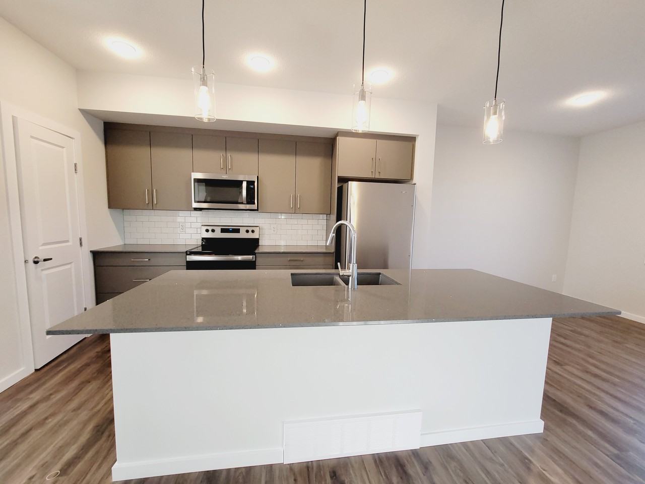 2117 Maple Rd Nw - Photo 3 of 44