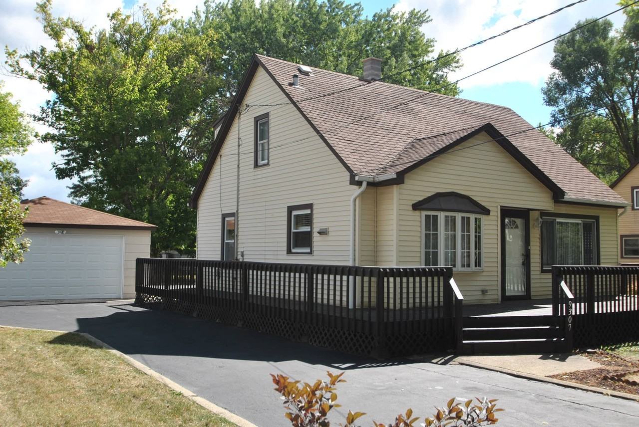 9307 S Nordica Ave - Photo 2 of 8