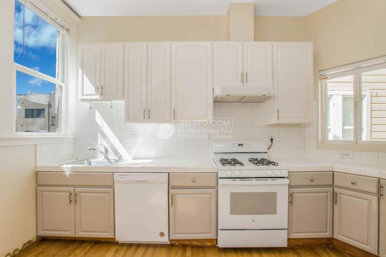 1705 Powell St - Photo 2 of 20