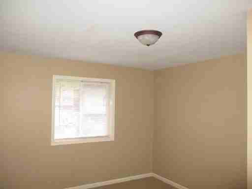 1330 Bedford Dr - Photo 2 of 9