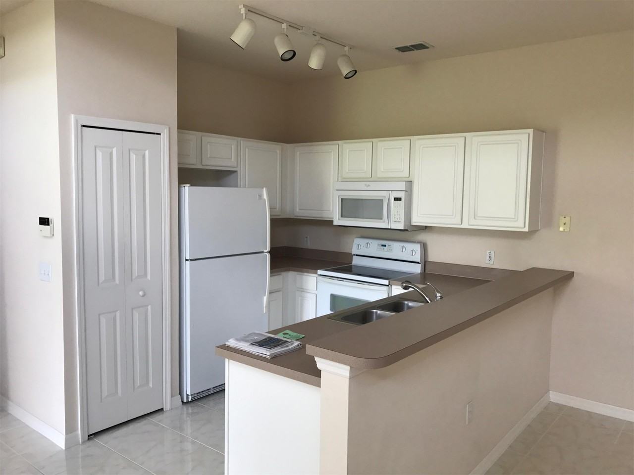 602 Monroe Cir - Photo 6 of 27