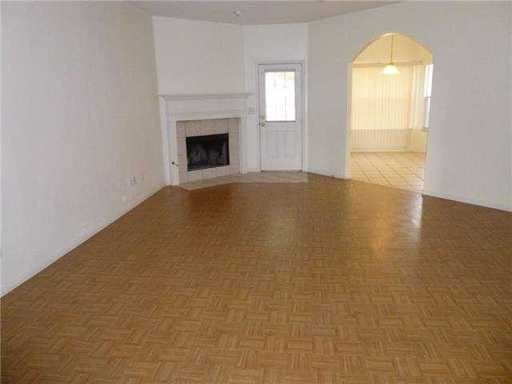 2215 Sedgewick Ln - Photo 3 of 14